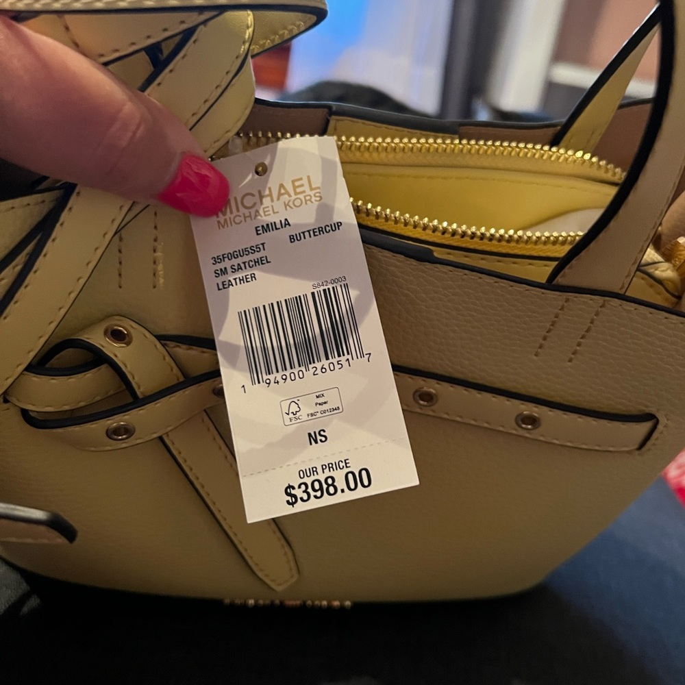 Brand new Michael Kors handbag. Comes with shoulder strap and dustbag. - Picture 4 of 4